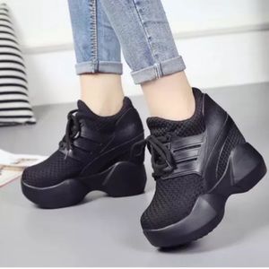 Wedge platform black sneakers